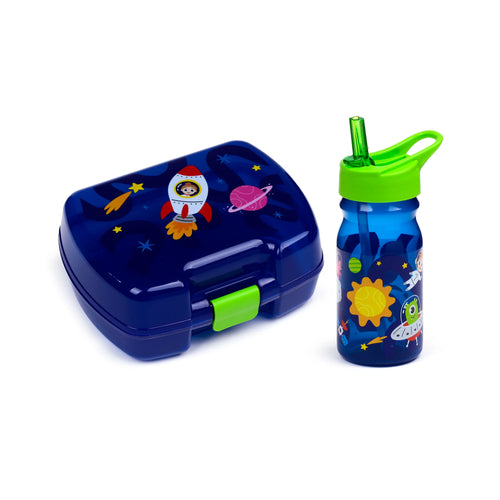 Angled view of a dark blue lunch box and matching water bottle on a white background. The lunch box features a rocket with an astronaut and a pink planet on its lid, with a bright green clasp. The water bottle, with a bright green straw lid, is decorated with a sun, an alien in a UFO, and an astronaut.